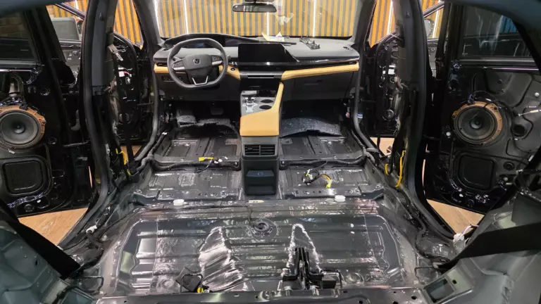 Шумоизоляция пола Changan UNI-V-1