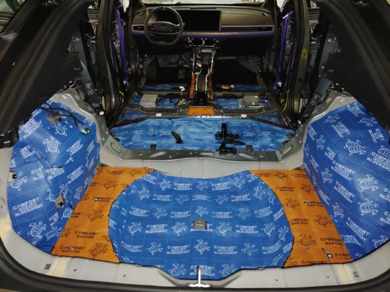 Шумоизоляция пола автомобиля CHANGAN