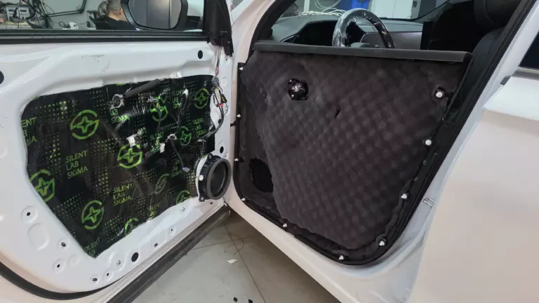 Шумоизоляция дверей Geely Monjaro-4
