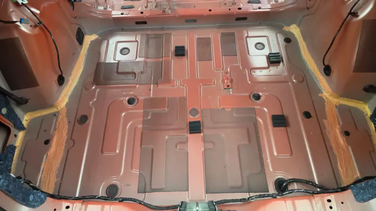 Шумоизоляция багажника Geely Tugella Knewstar 001-1