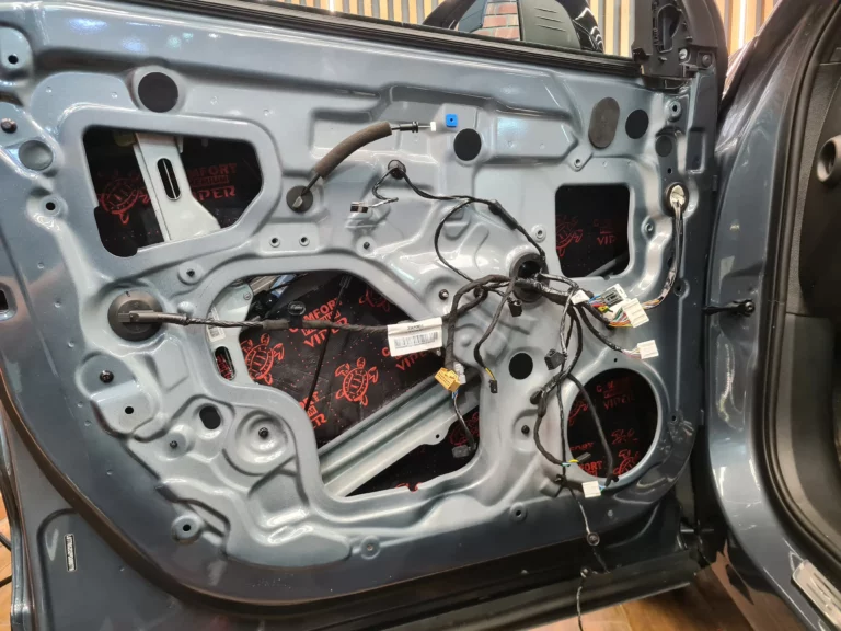 Шумоизоляция дверей Geely Tugella-3