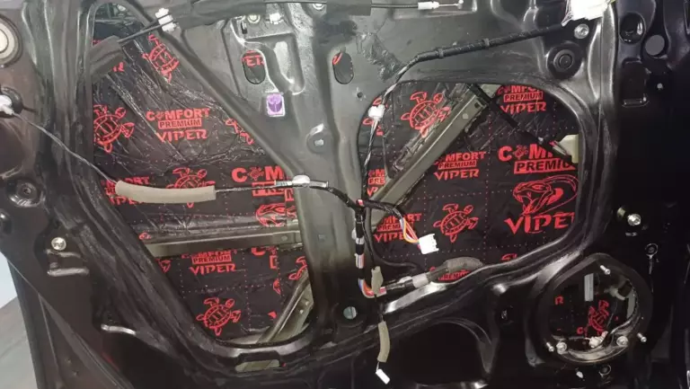 Шумоизоляция дверей Honda Stepwgn-3
