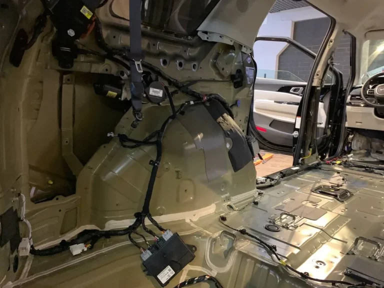 Шумоизоляция-багажника-KIA Carnival 2022-1