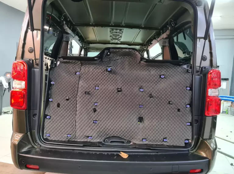 Шумоизоляция дверей Peugeot Traveller-8