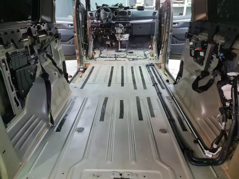 Шумоизоляция пола Peugeot Traveller-1