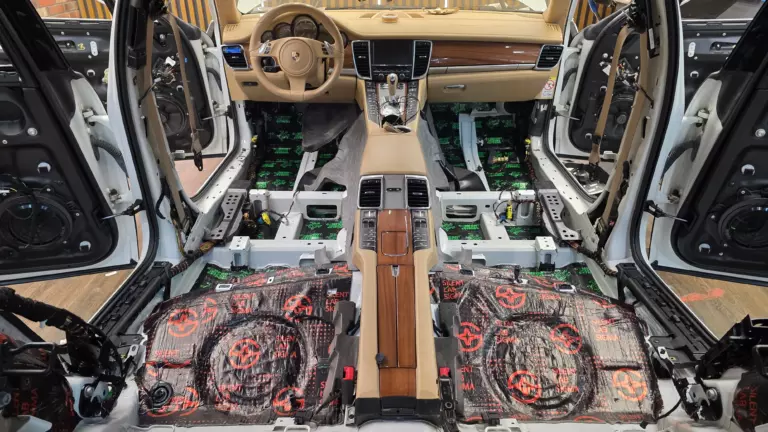 Шумоизоляция пола Porsche Panamera-2