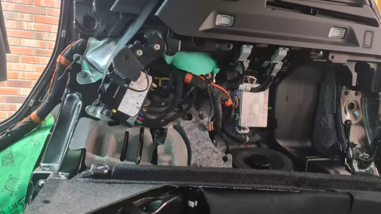 Шумоизоляция багажника Range Rover-5