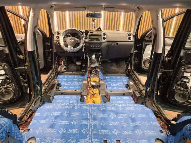 Шумоизоляция пола Volkswagen Tiguan-1