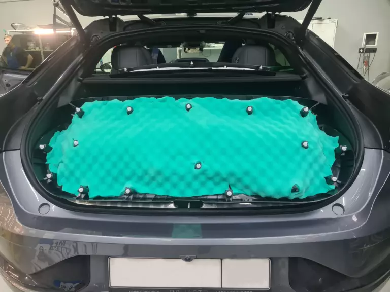 Zeekr 001 баг 4