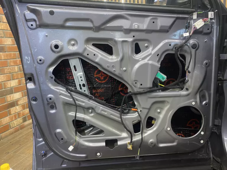 Шумоизоляия дверей Chery Tiggo 7L-1