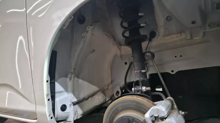 Шумоизоляции арок Toyota Roomy-3