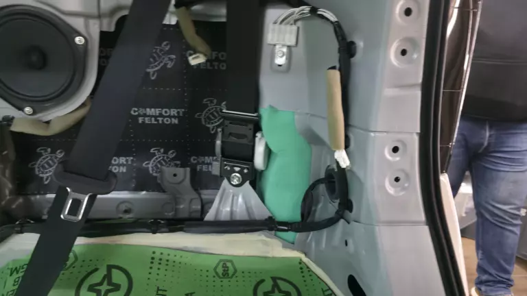 Шумоизоляции багажника Toyota Roomy-11