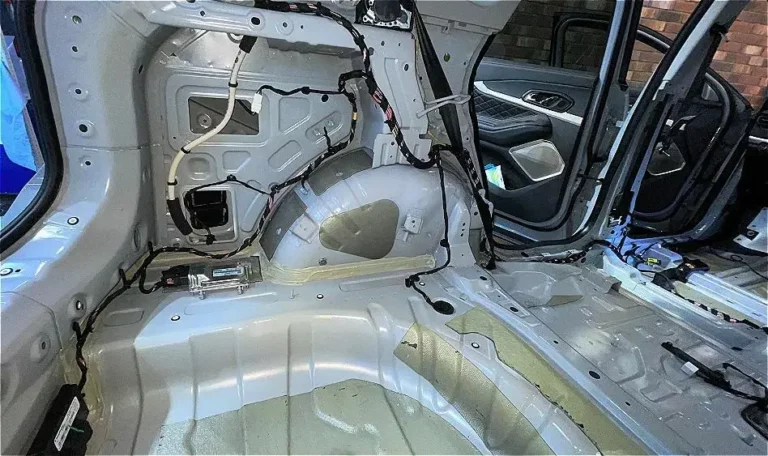 Шумоизоляция багажника Exeed TLX 2022 белый-1