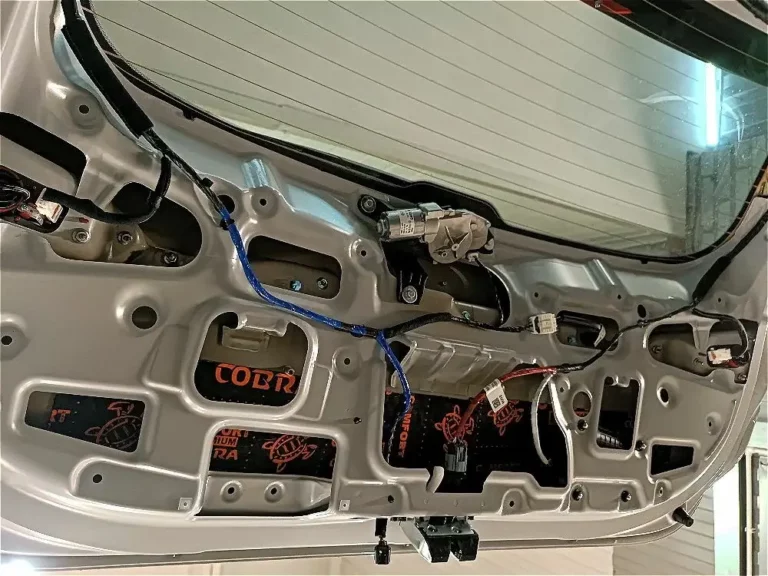 Шумоизоляция двери Hyundai Santa Fe 2022-5