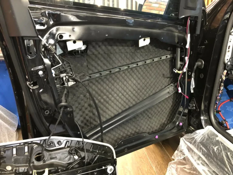 Шумоизоляция дверей Mercedes GLS AMG 2021-3