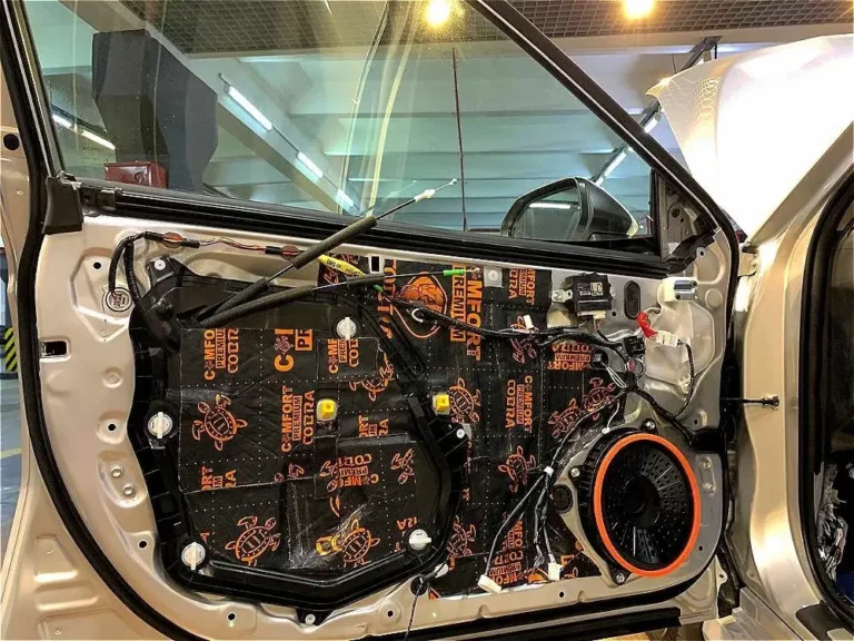 Шумоизоляция-двери-Toyota Camry 2021-4