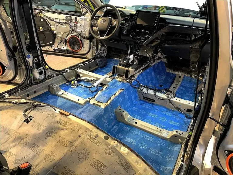 Шумоизоляция пола Toyota Camry 2021-2