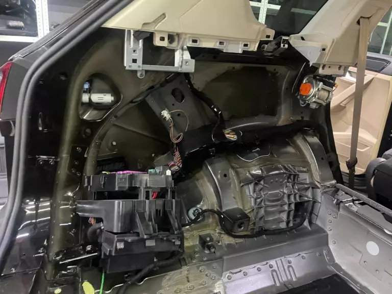 Шумоизоляция багажника Volkswagen Touareg-2
