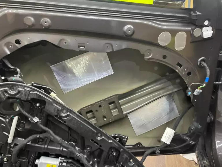 Шумоизоляция двери Volvo S90