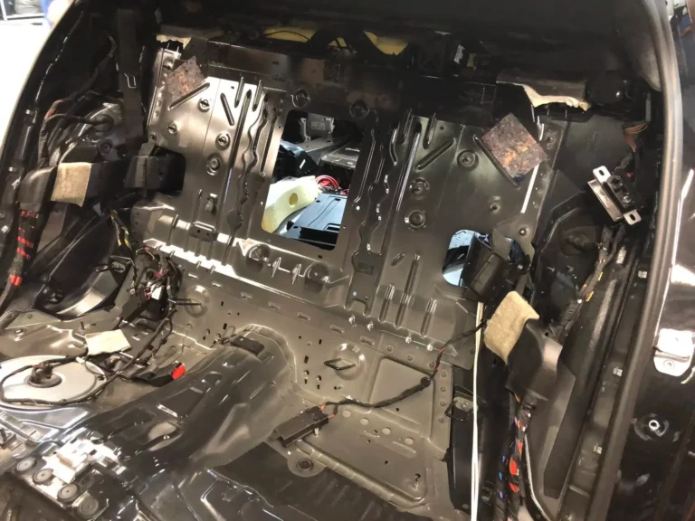 Шумоизоляция пол BMW 750 LD 2