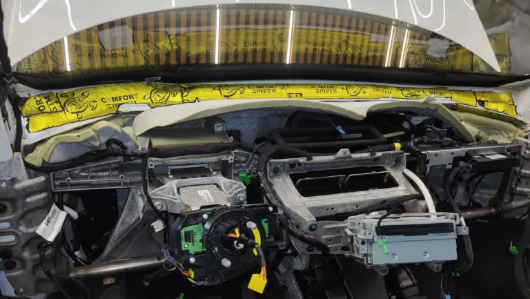 Шумоизоляция торпедо Volvo XC60-3